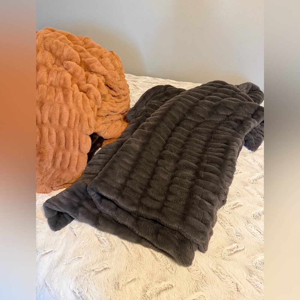 Minky Couture Hugs Charcoal Blanket - Picture 3 of 5